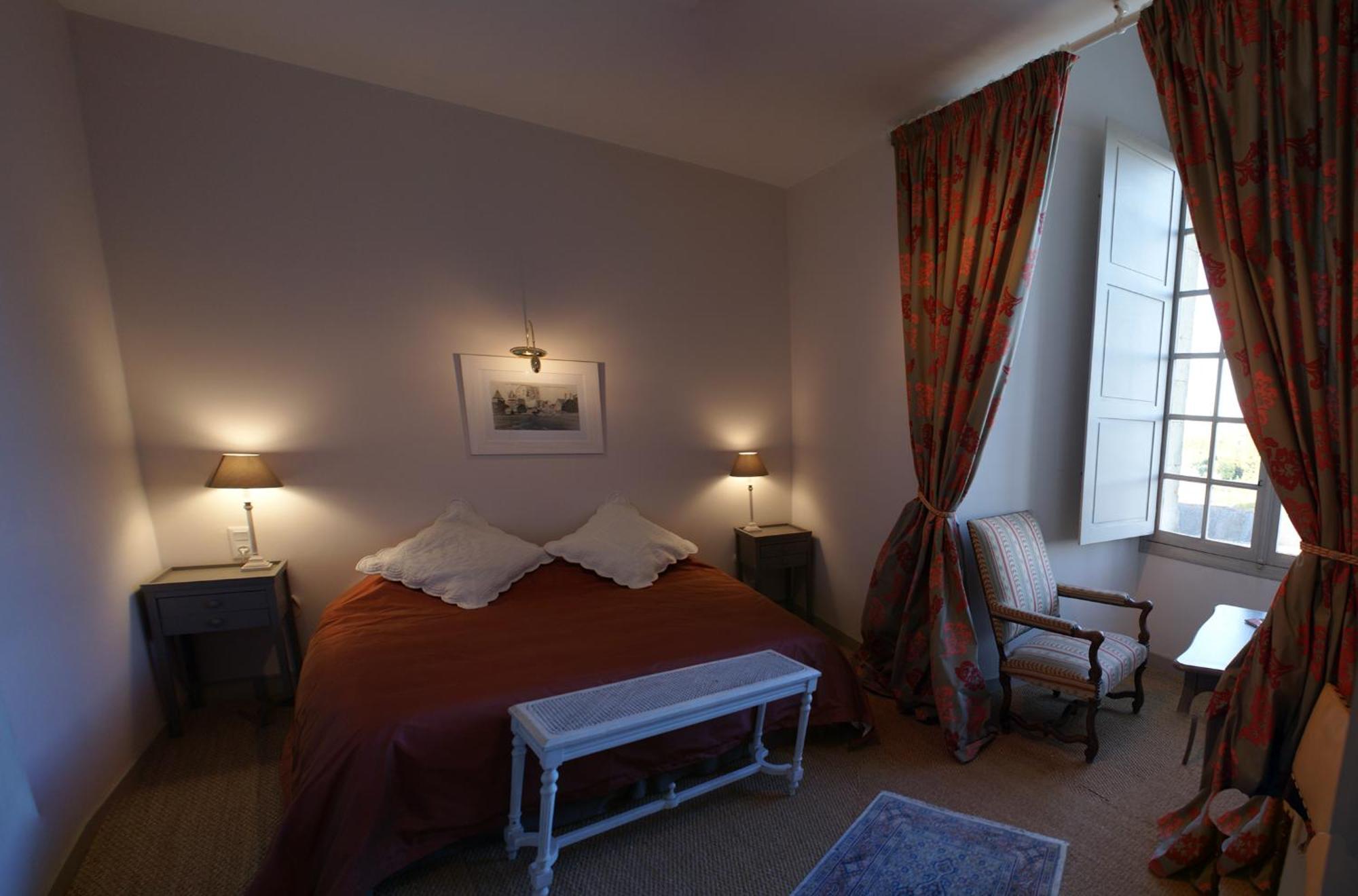 Chateau De Durtal Bed & Breakfast Exterior photo