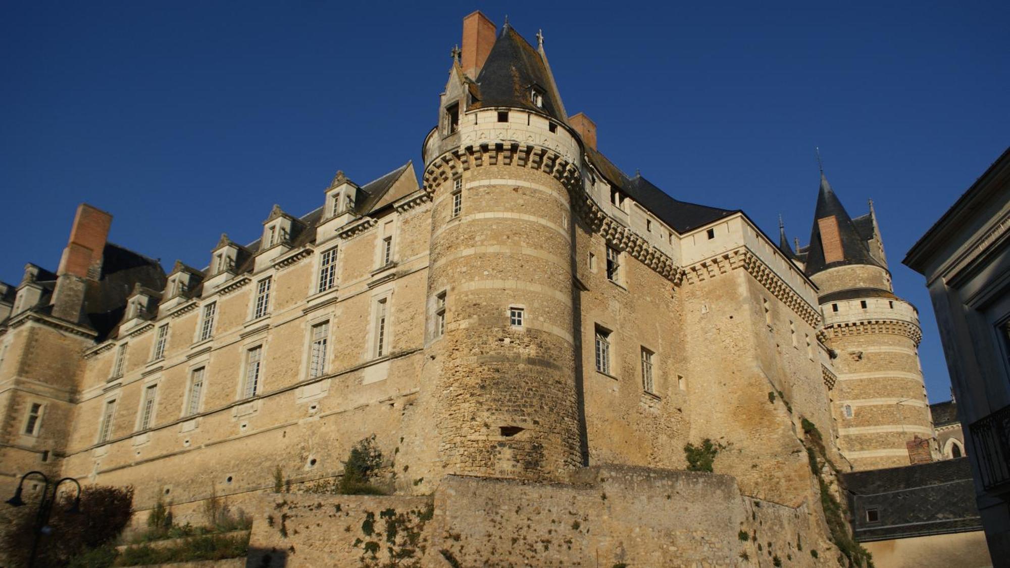Chateau De Durtal Bed & Breakfast Exterior photo